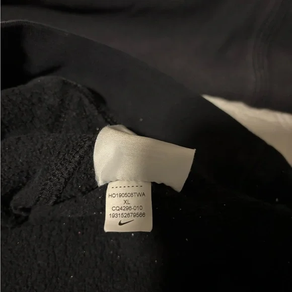 Nike Classic Black Sweatshirt - Picture 4 of 4